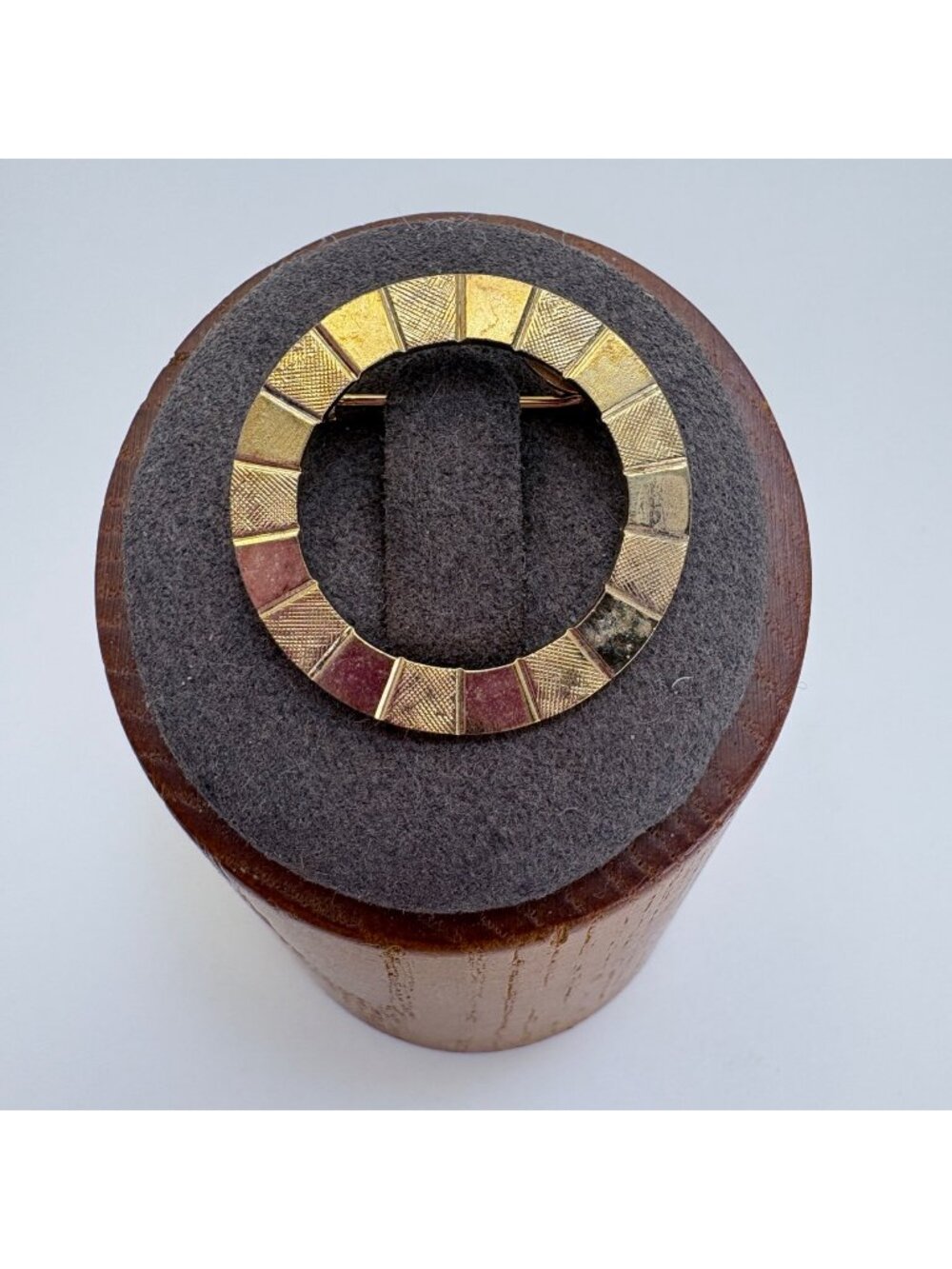 Classic Textured Circle Pin Brooch VTG Gold Tone Size 1" Diameter